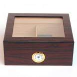 Cigar humidifier with glass